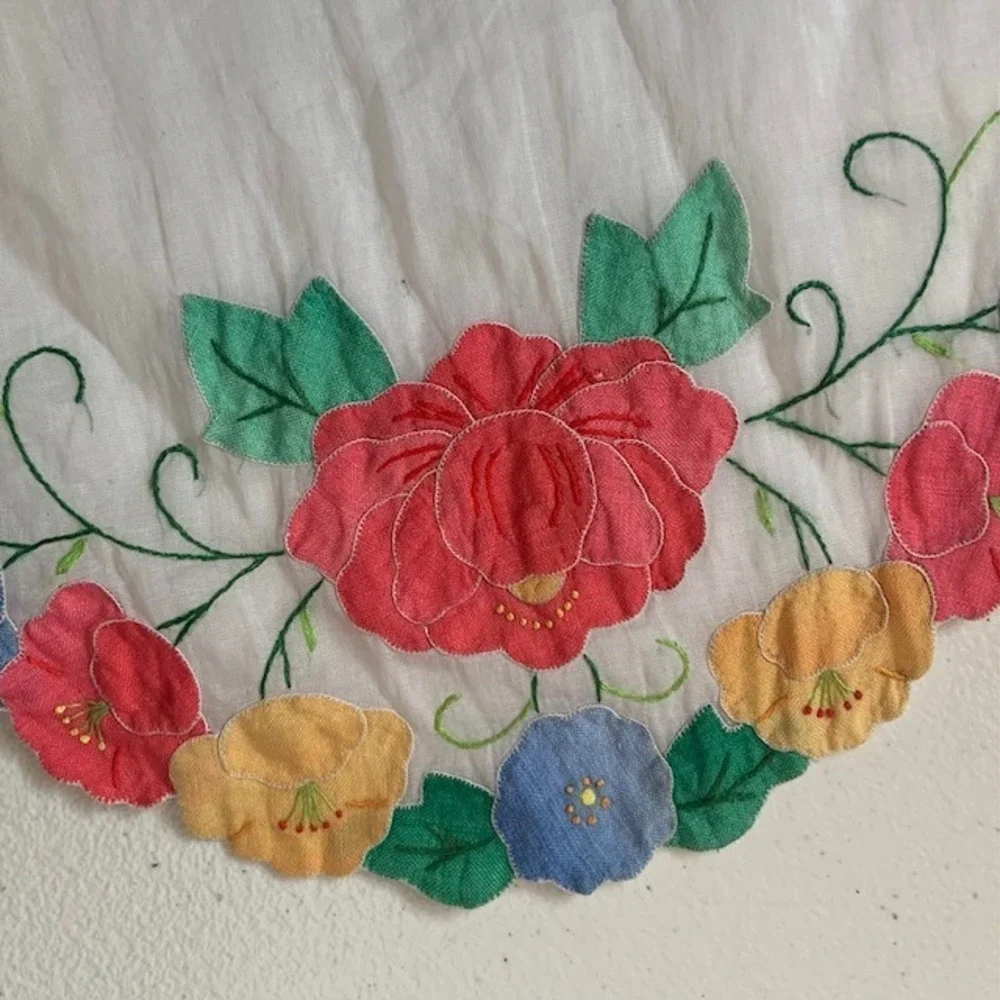 Vintage Embroidered Floral Table Runner & Oval Centerpiece Doily Set Cottagecore